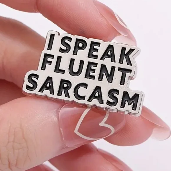 Funny enamel pin "I speak fluent sarcasm" - Picture 2 of 5